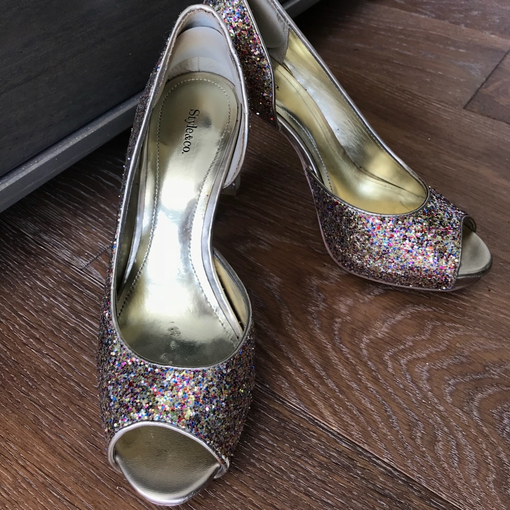 Gold InStyle multi-colored glitter heels